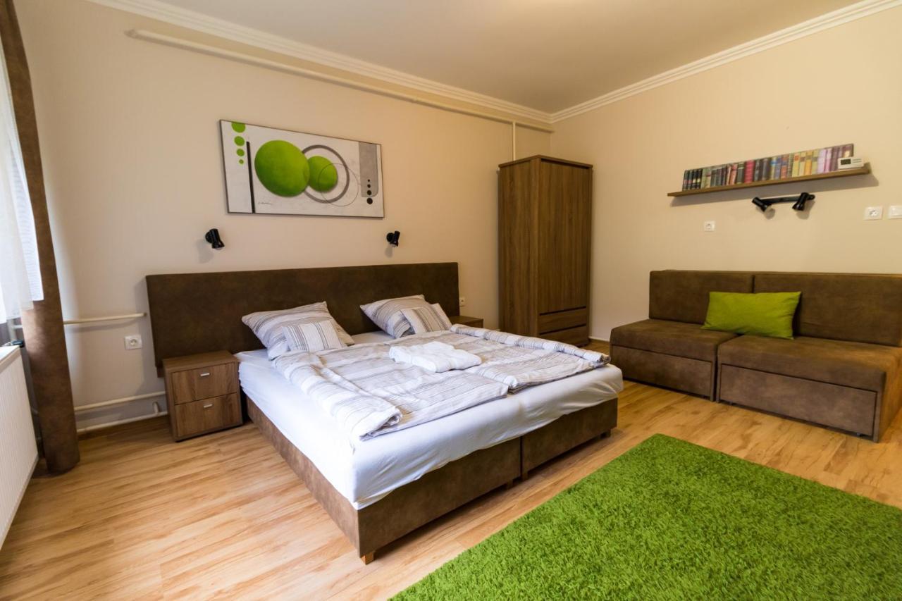 Thermal Garden Weninger Apartmanok Kiskunhalas Esterno foto